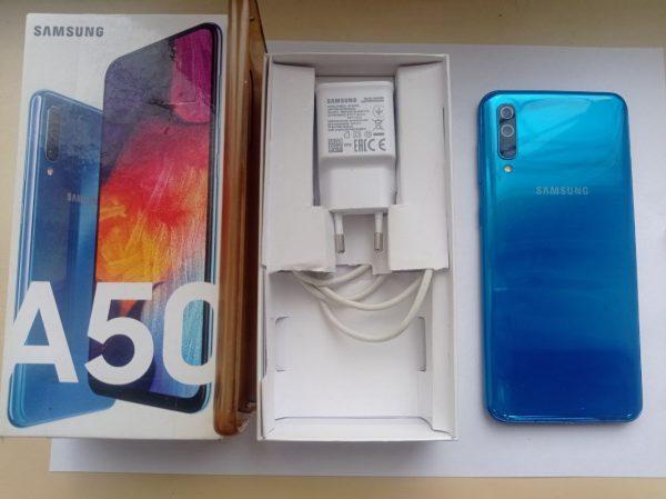 Смартфон Samsung Galaxy A50 4/64Gb SM-A505F/DS