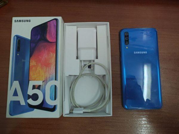 Смартфон Samsung Galaxy A50 6/128Gb SM-A505F/DS