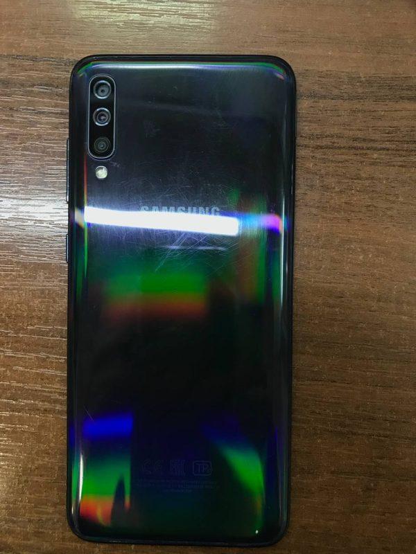 Смартфон Samsung Galaxy A70 8/128Gb