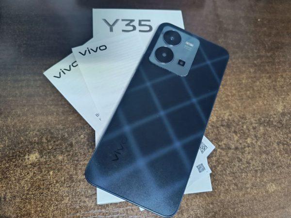 Смартфон Vivo Y35 4/64GB