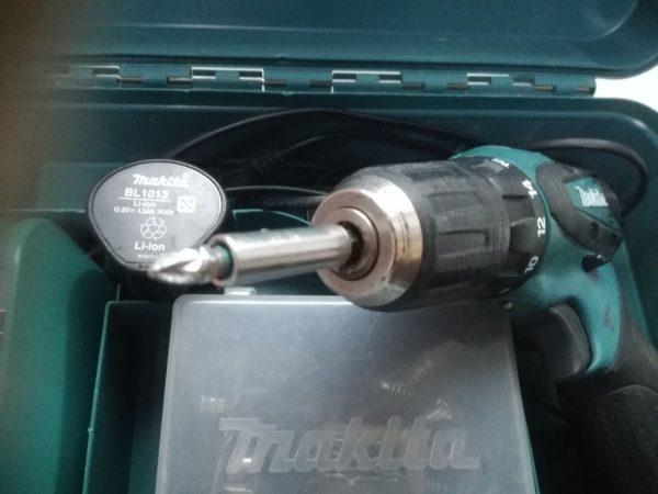 Дрель-шуруповерт Makita DF330DWE