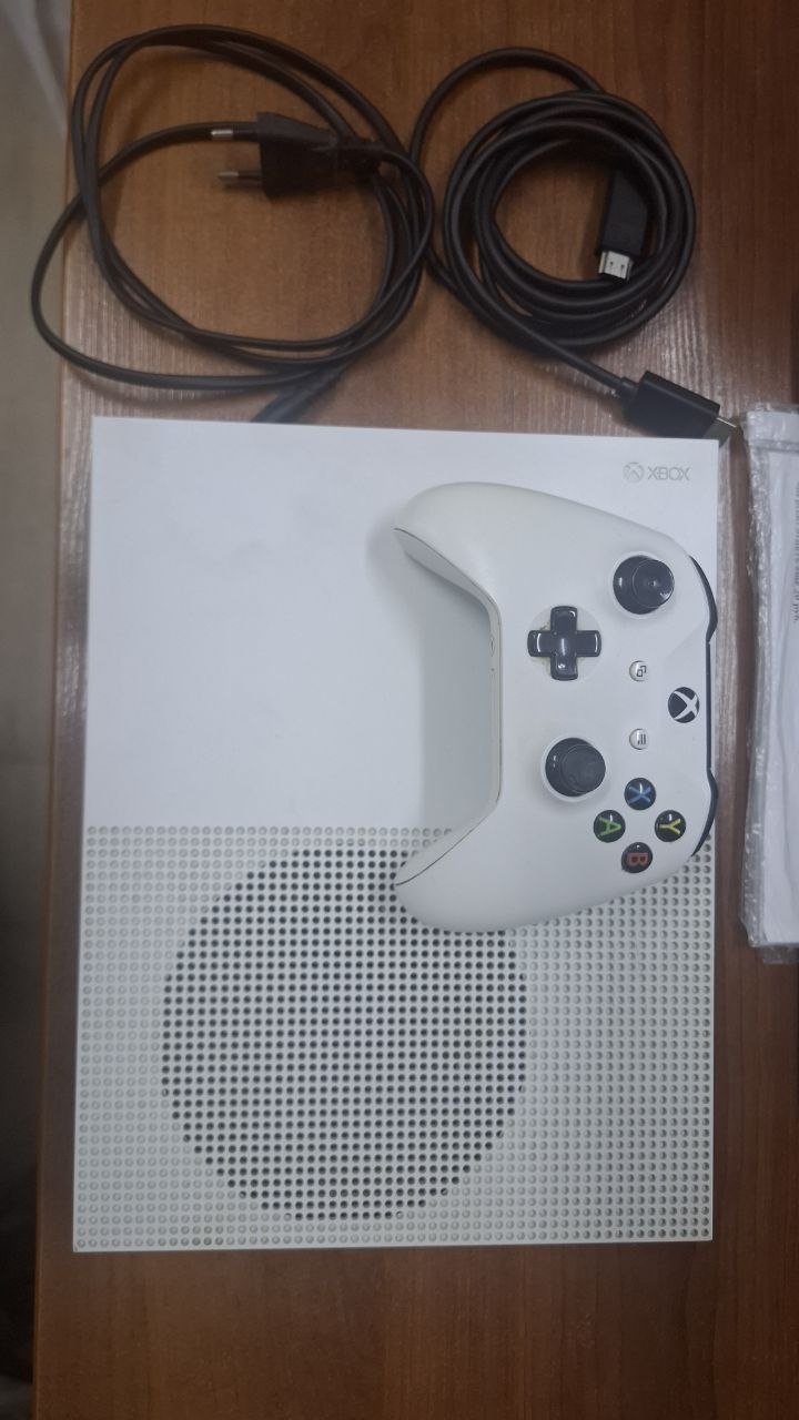 Игровая приставка Microsoft Xbox One S 500Gb Игровая приставка Microsoft Xbox One S 500Gb — изображение 2