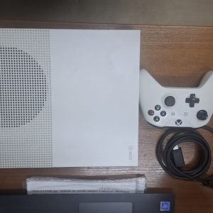 Игровая приставка Microsoft Xbox One S 500Gb Игровая приставка Microsoft Xbox One S 500Gb